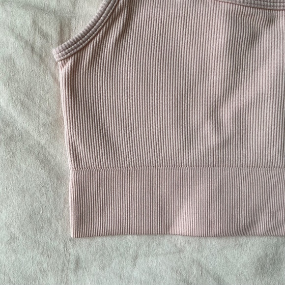 Aritzia The Group⎜LUSH SEAMLESS TOP⎜POETIC PINK - Picture 4 of 9